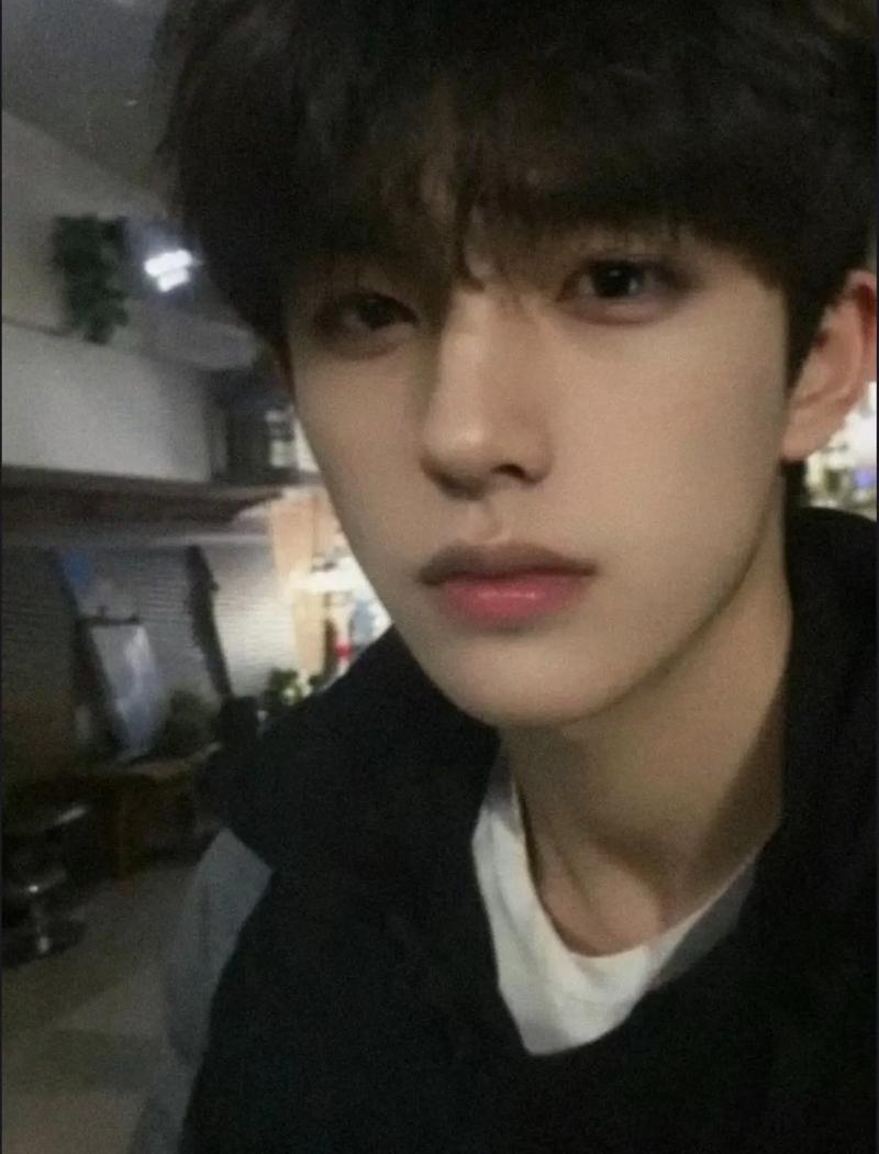 帅哥刷抖音评论